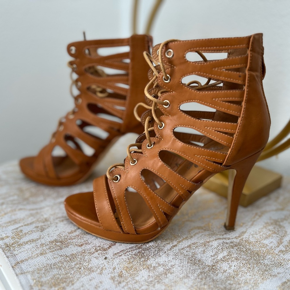 Tan strappy heels 7.5